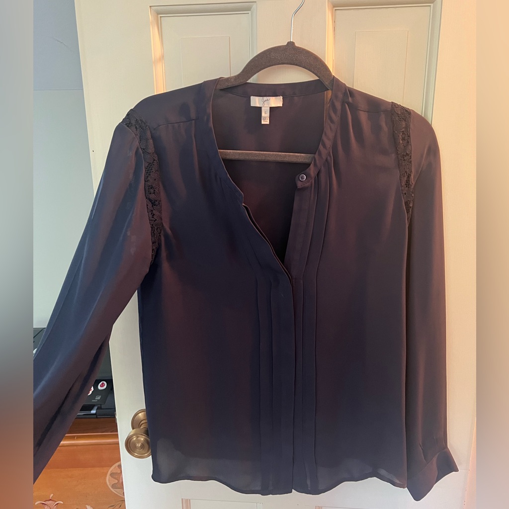 Joie Size S Navy Silk Ls Top With Lace Detail At Arm And Pleating